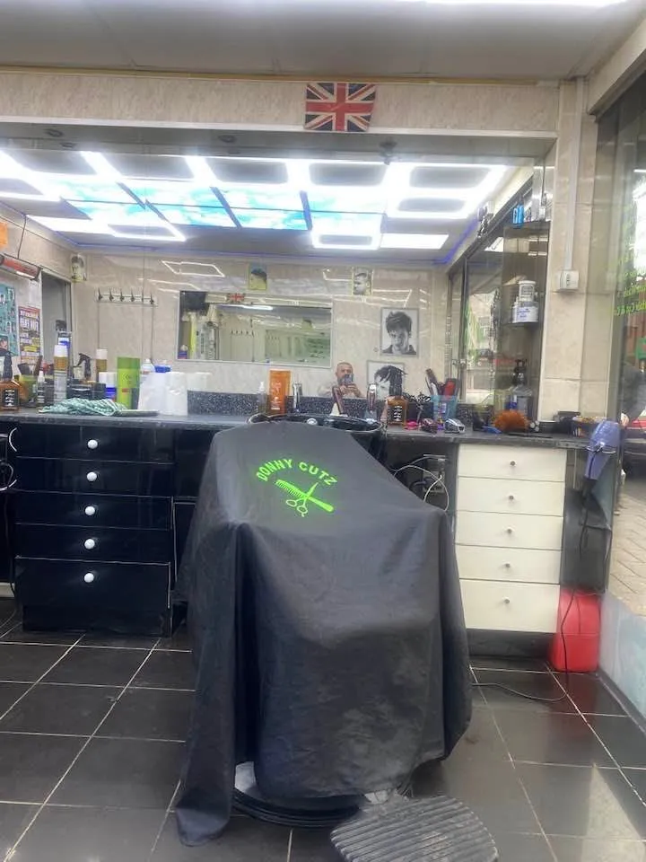 Inside Donny Cutz, Doncaster 3